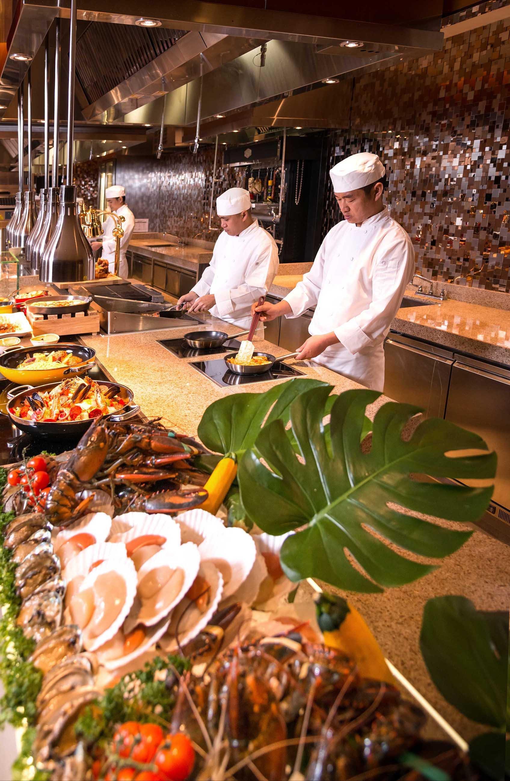 Crowne Plaza Macau By Ihg Otel Dış mekan fotoğraf A live kitchen at a hotel