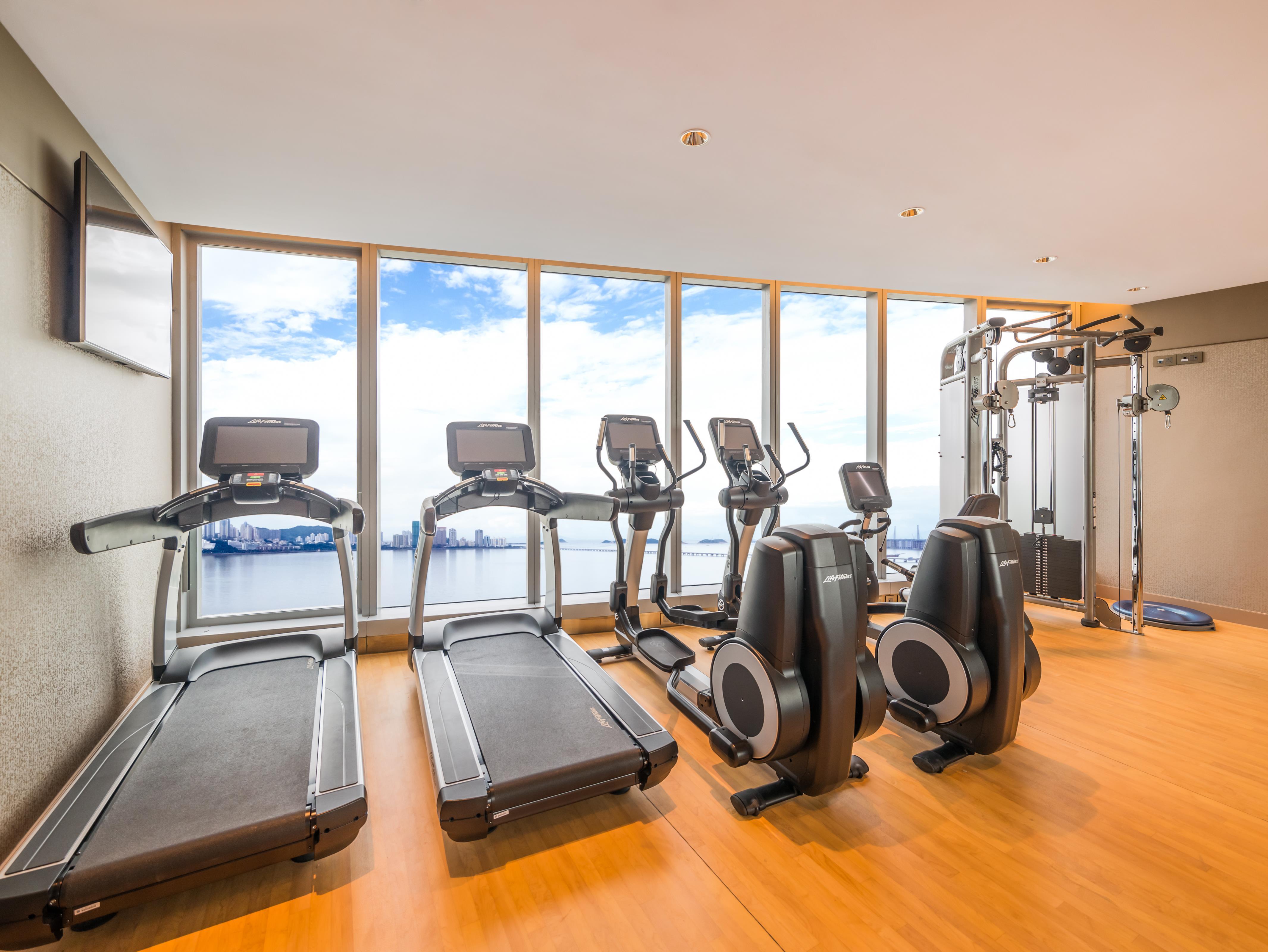 Crowne Plaza Macau By Ihg Otel Dış mekan fotoğraf The gym at the hotel