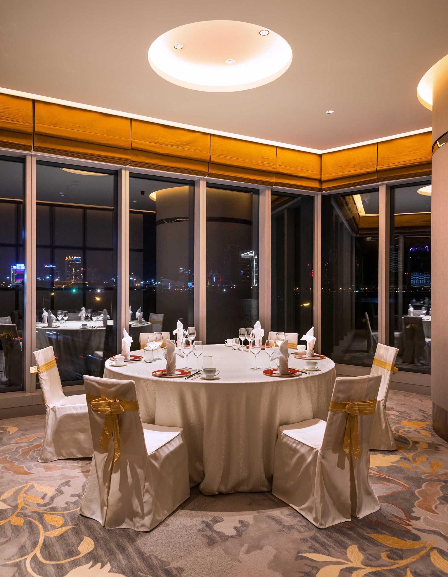 Crowne Plaza Macau By Ihg Otel Dış mekan fotoğraf The Club Lounge at the 39th floor
