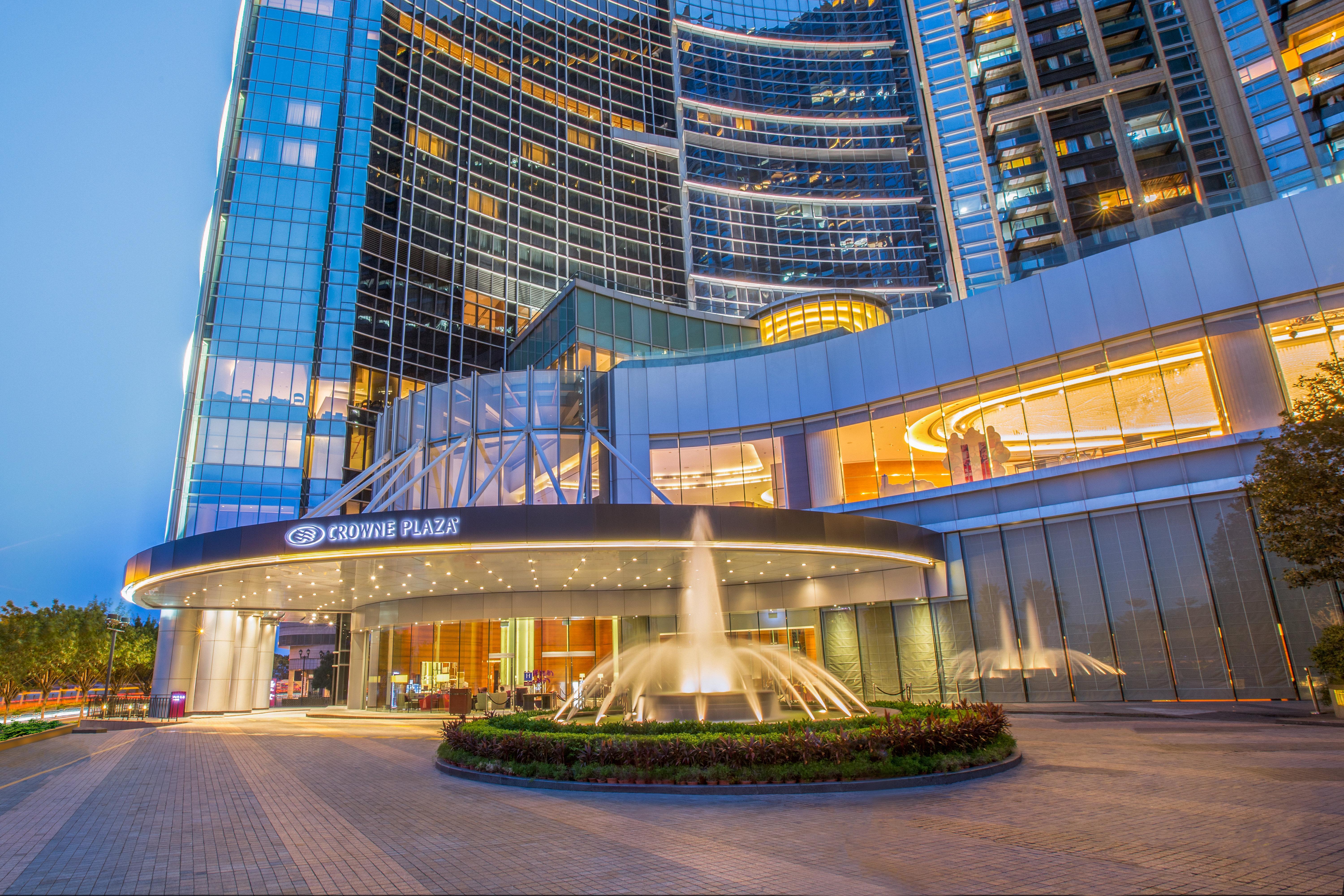 Crowne Plaza Macau By Ihg Otel Dış mekan fotoğraf The entrance of the hotel