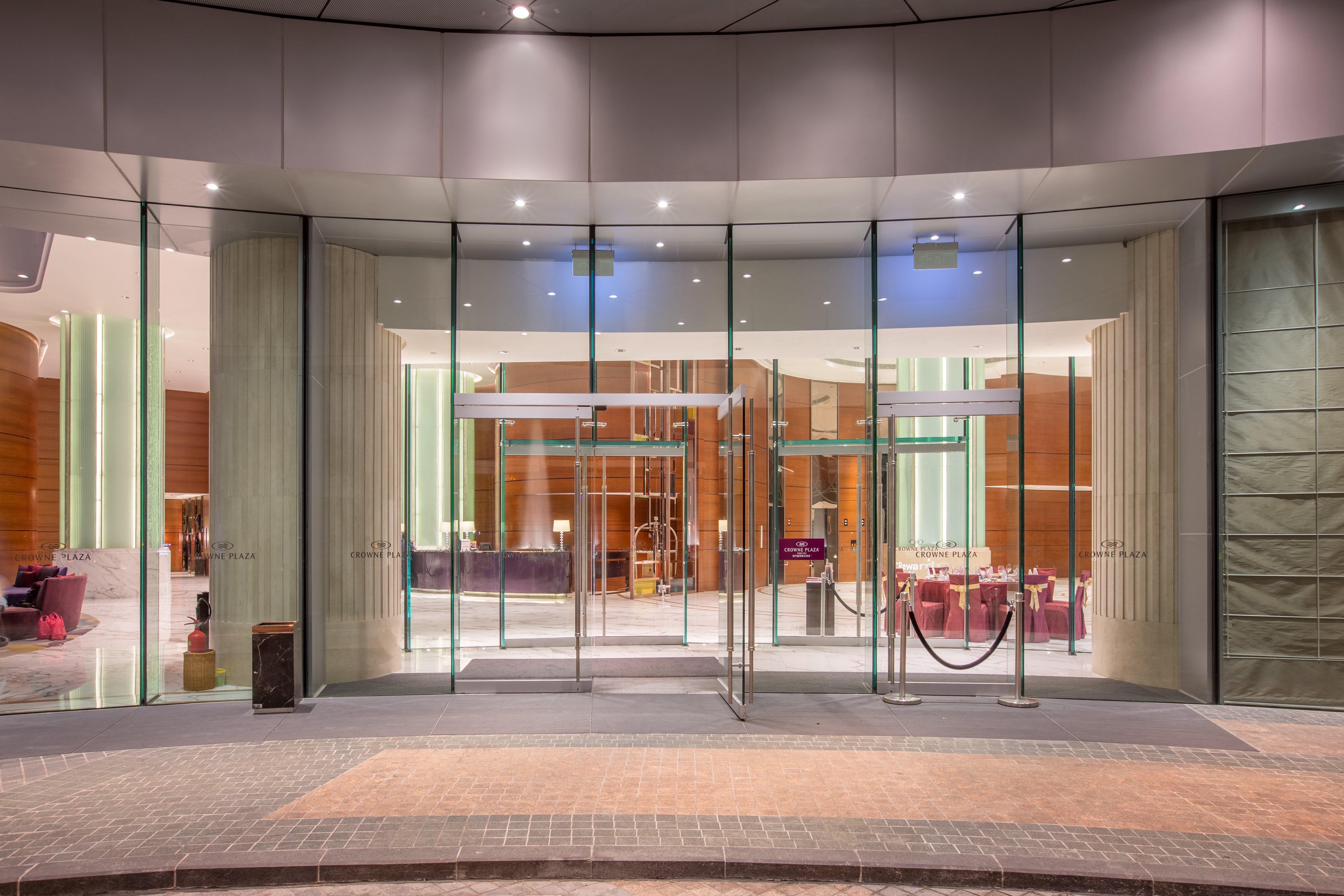 Crowne Plaza Macau By Ihg Otel Dış mekan fotoğraf Entrance to the hotel