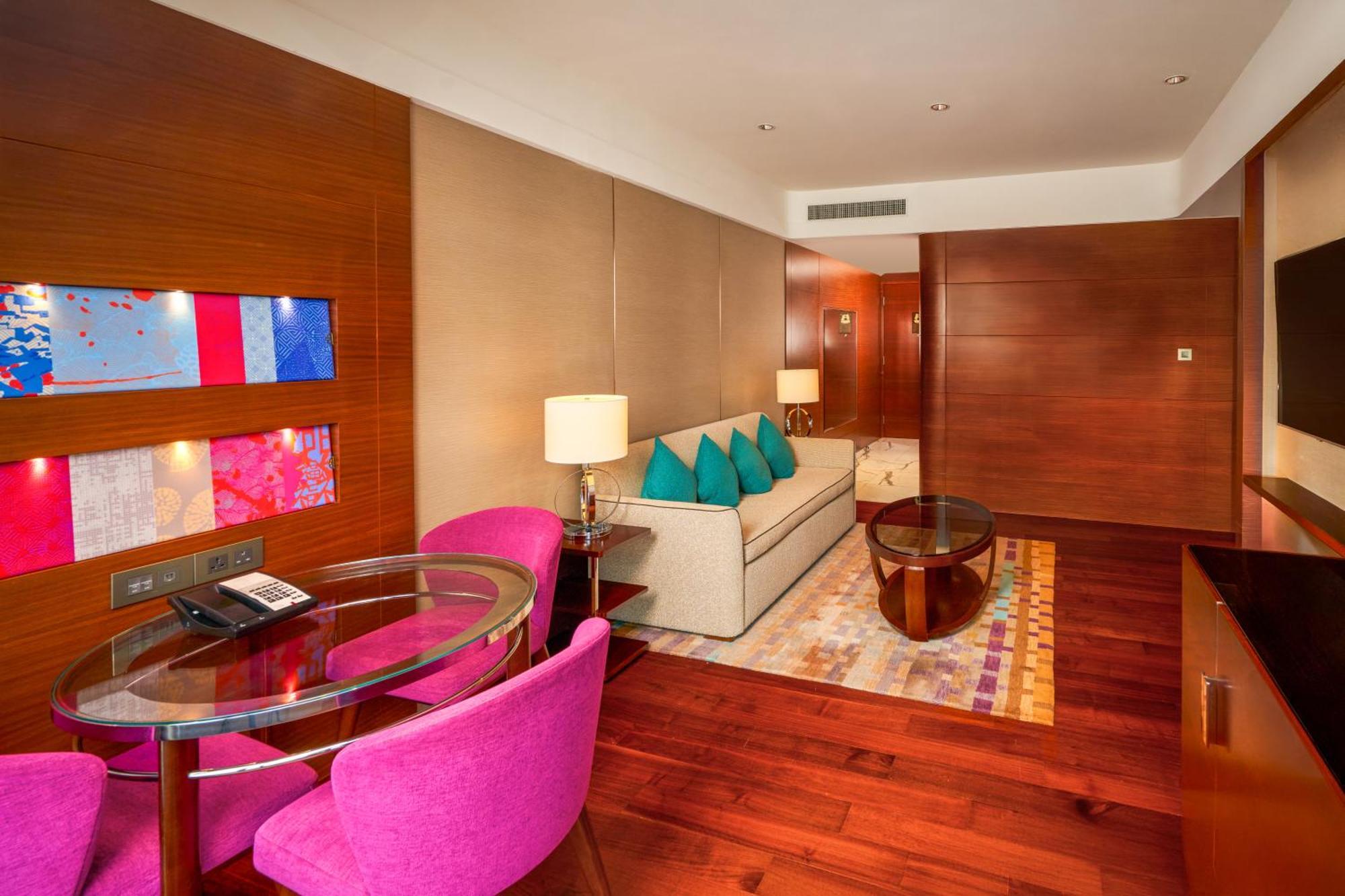 Crowne Plaza Macau By Ihg Otel Dış mekan fotoğraf Suite at the Park, Hyderabad